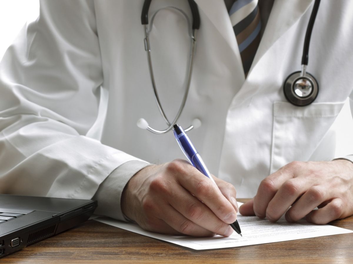 چه زمانی برای مشکلات استومی به دکتر مراجعه کنیم؟